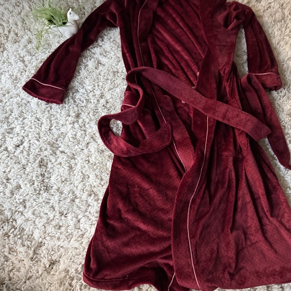 Luxurious Plush Velvet  Gilligan and O’Malley comfortable cozy extra soft Long R - Picture 7 of 7